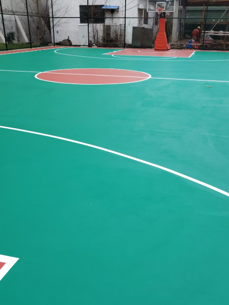 马尾 球场长期使用易出现地面开裂
